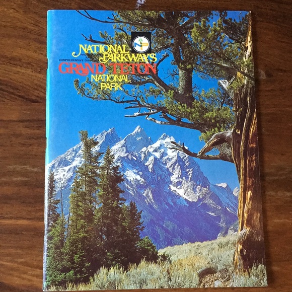 Set of 4 National Park vintage guidebooks Grand Tetons Glaciers Yellowstone - Picture 5 of 16